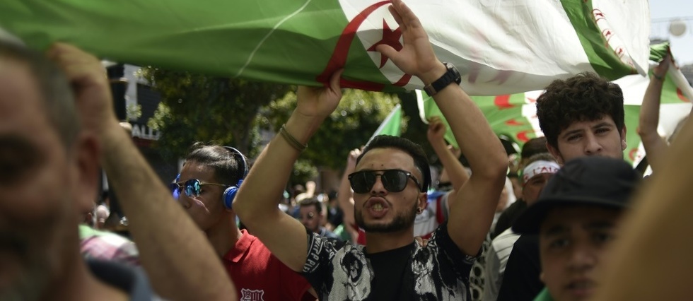 En Algerie, les incarcerations d'ex-dirigeants n'ont pas calme la rue