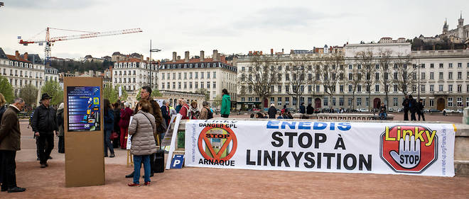 Manifestation contre le compteur Linky, en 2017 a Lyon.