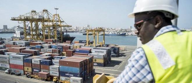 Au Senegal, l'evolution du statut des dockers dit beaucoup de choses sur  l'entree effective du port de Dakar dans une certaine mondialisation.