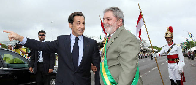 
Une enquete preliminaire du PNF, a Paris, porte sur le megacontrat a 6 milliards d'euros remporte par le francais DCNS au Bresil en 2009 et signe pendant la lune de miel entre Nicolas Sarkozy et son homologue bresilien Lula (ici en septembre 2009).