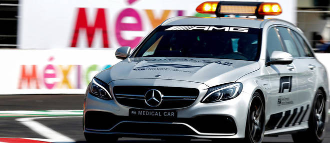 Medical car (Mercedes AMG C 63 S Break V8-R) lors d'une intervention.