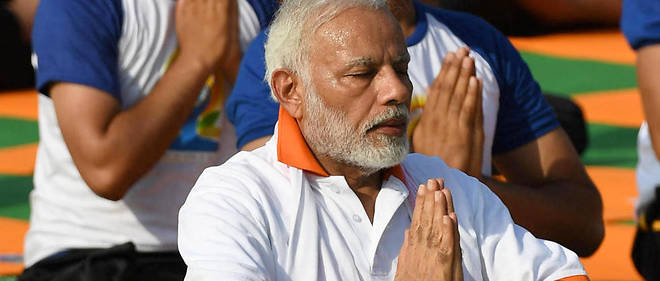 Devenu le << soft power >> de l'Inde, le yoga projette une image de paix et de serenite, qui beneficie aussi a l'image a l'etranger de Narendra Modi (photo).