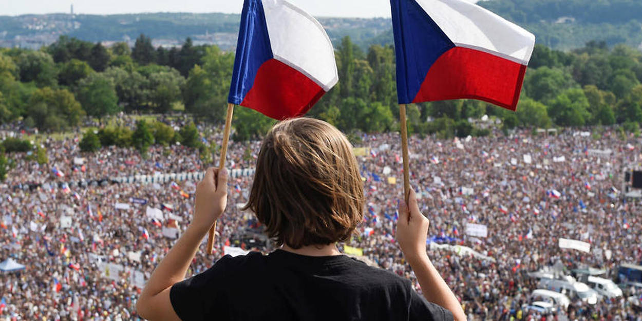 Prague immense manifestation contre le Premier ministre