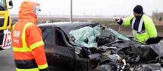  Calais, le 12 mars 2019. Un miraculé dans un accident avec un camion sur l'A16 à hauteur de la sortie Jardiland dans le sens Dunkerque. 
