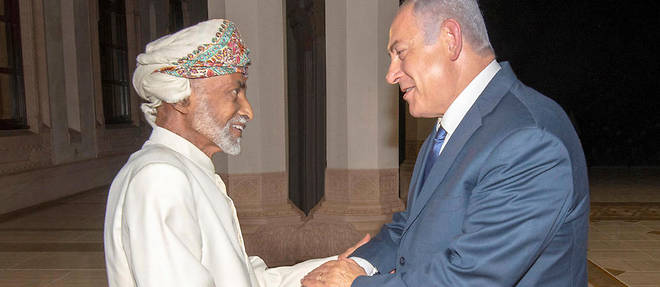Le rapprochement entre Israel et les pays arabes du Golfe a ete incarne par la visite rare du Premier ministre israelien Benjamin Netanyahou a Oman le 26 octobre 2018, ou il a ete recu par le sultan Qabous. 
 
