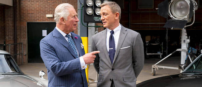 Le prince Charles est venu saluer Daniel Craig sur le tournage, le 20 juin 2019.