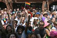 Cinquante ans apr&egrave;s Stonewall, Gay Pride g&eacute;ante &agrave; New York contre la mont&eacute;e des extr&ecirc;mes