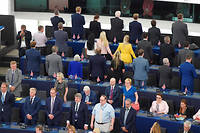Parlement europ&eacute;en&nbsp;: le Brexit Party tourne le dos pendant l'hymne
