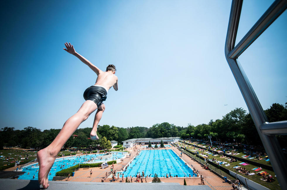 Canicule Les Français Sèment La Pagaille Dans Les Piscines