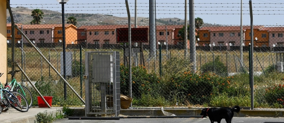 Italie: fermeture de l'ex-plus grand centre d'accueil de migrants en Europe