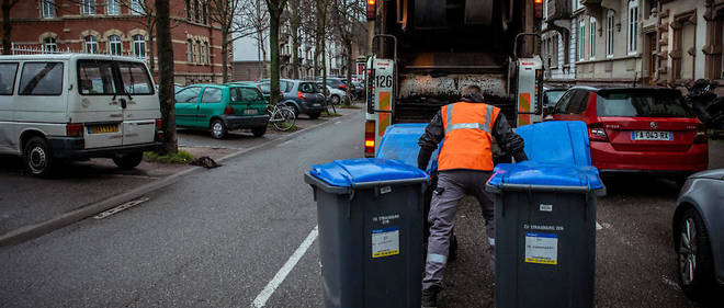 Tournee de collecte des bacs d'ordures menageres a Strasbourg. Photo d'illustration. 