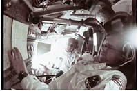  Armstrong et Aldrin dans Columbia. 