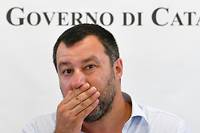 En Italie, Matteo Salvini face au soup&ccedil;on russe
