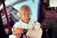  Buzz Aldrin dans Eagle avant le retour. 