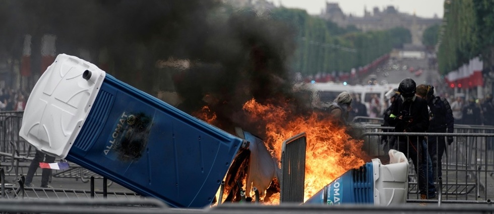 14 juillet: tensions et interpellations apres le defile et les sifflets adresses a Macron