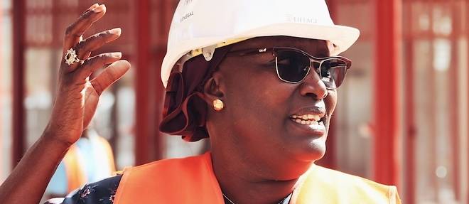Sur le chantier a 800 millions d'euros de la gare de Dakar, Lena Keita est la patronne.
 
 