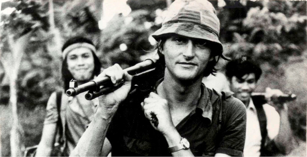 
        Ravages. Jon Swain au Vietnam, en 1972. Le reporter britannique a publie des 1995 << River of Time >>, ses memoires de la guerre du Vietnam et du Cambodge. Ils ont enfin ete traduits en francais aux Editions des Equateurs.