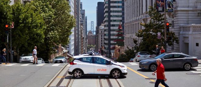  La voiture autonome pose d'autres problèmes que techniques liés aux infrastructures, aux voitures traditionnelles et au cadre juridique. 