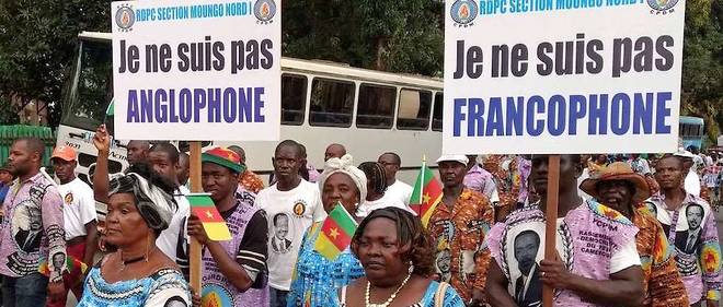 Des manifestants le 1er octobre a Douala, au Cameroun. Entre autonomie et independance. 