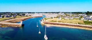  Le chenal du Crouesty, plus grand port de plaisance de Bretagne.  