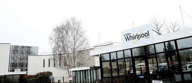 La fermeture annoncee en janvier 2017 de l'usine Whirlpool d'Amiens est devenue un symbole des delocalisations industrielles.