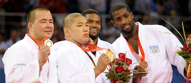 Avant ses fantastiques succes, le judoka francais Teddy Riner (a droite) avait du se contenter d'une medialle de bronze aux Jeux olympiques de Pekin en 2008.
