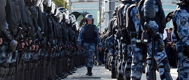 La Garde nationale russe se prepare a une nouvelle manifestation le 3 aout 2019.