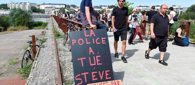 Pancarte vue lors de la manifestation du 3 aout 2019 a Nantes.