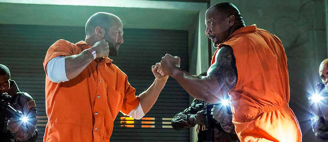 Jason Statham et Dwayne Johnson dans Fast &amp; Furious 8 (2017).