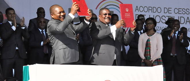 Le president du Mozambique, Filipe Nyusi, et le chef de l'opposition de la Renamo, Ossufo Momade, ont signe un accord historique mettant fin officiellement a des decennies d'hostilites militaires. 