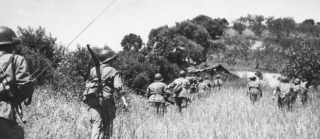 Image d'archive montrant une operation militaire pendant la guerre d'independance algerienne le 21 mai 1956.