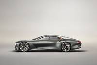  Le profil est hors normes mais il le doit aux dimensions exceptionnelles de la Bentley EXP 100 