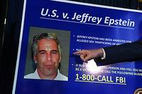 Jeffrey Epstein a eu les os du cou bris&eacute;s, selon des m&eacute;dias