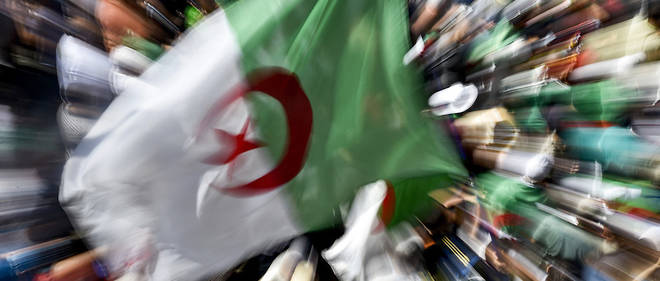 Alors que le mouvement de contestation, qui s'apprete a feter son 6e mois le 22 aout, ne semble pas s'essouffler, aucune solution a la crise politique dans laquelle est plongee l'Algerie ne se profile.