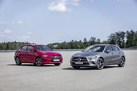  Mercedes poursuit l'électrification de sa gamme avec les versions 250 e EQ Power des Classe A et Classe B. 