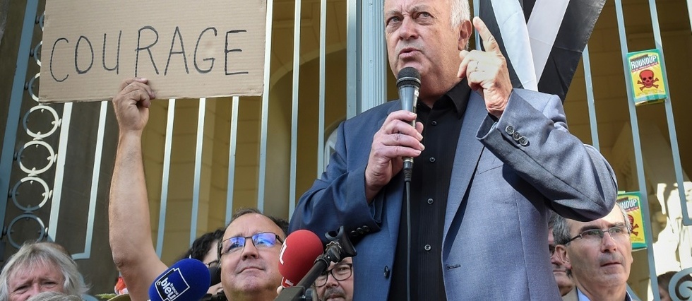 Arrete anti-pesticides: un maire juge a Rennes pour avoir voulu "proteger" ses habitants