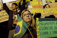 Les flammes qui ravagent l'Amazonie menacent la maison Bolsonaro