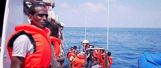 Une centaine de migrants se trouvent actuellement a bord du bateau << Eleonore >>. 