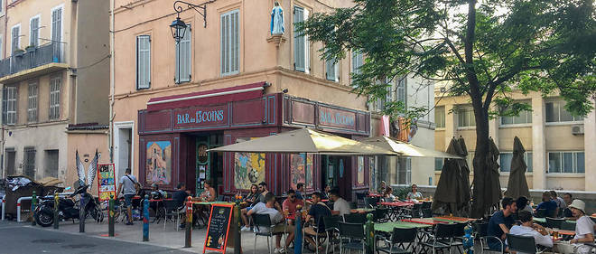 Dans le quartier du Panier a Marseille, le bar des 13 Coins a inspire celui du Mistral de << Plus belle la vie >>.