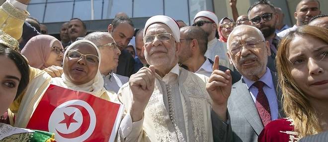 Numero 2 du parti islamiste Ennahdha, president du Parlement par interim, Abdelfattah Mourou passe pour l'un des favoris de cette presidentielle.