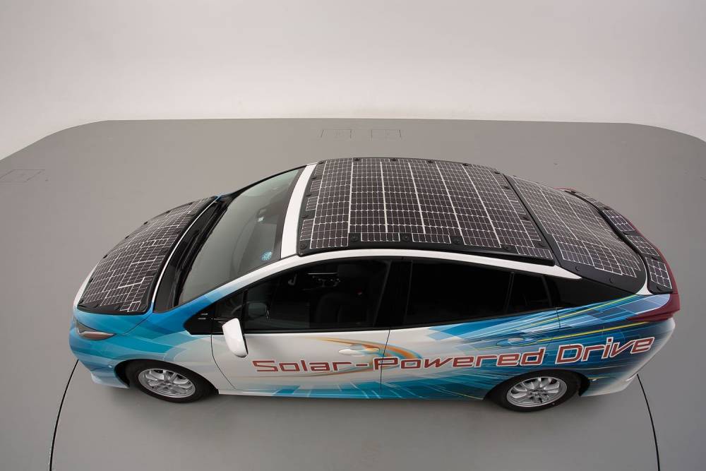 La voiture solaire prend la lumière