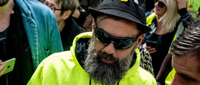 Gilets Jaunes Surmené Jérôme Rodrigues Va Prendre Du