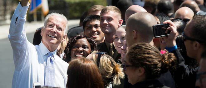 Joe Biden prend un selfie le 14 avril 2016 (Photo d'illustration).