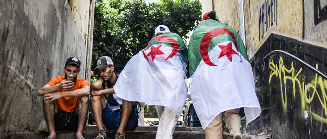 Les jeunes Algeriens multiplient les occasions et moyens d'echanger pour prendre le destin de leur pays entre leurs mains.
 