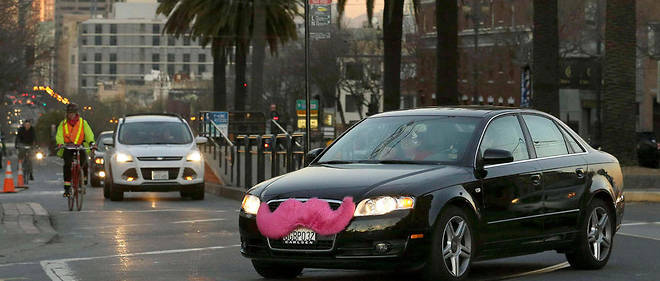 Une voiture Lyft dans les rues de San Francisco.
