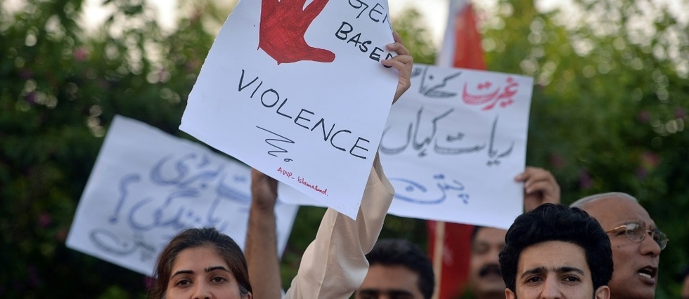 "Crimes d'honneur" au Pakistan: prison a vie pour les assassins de trois femmes