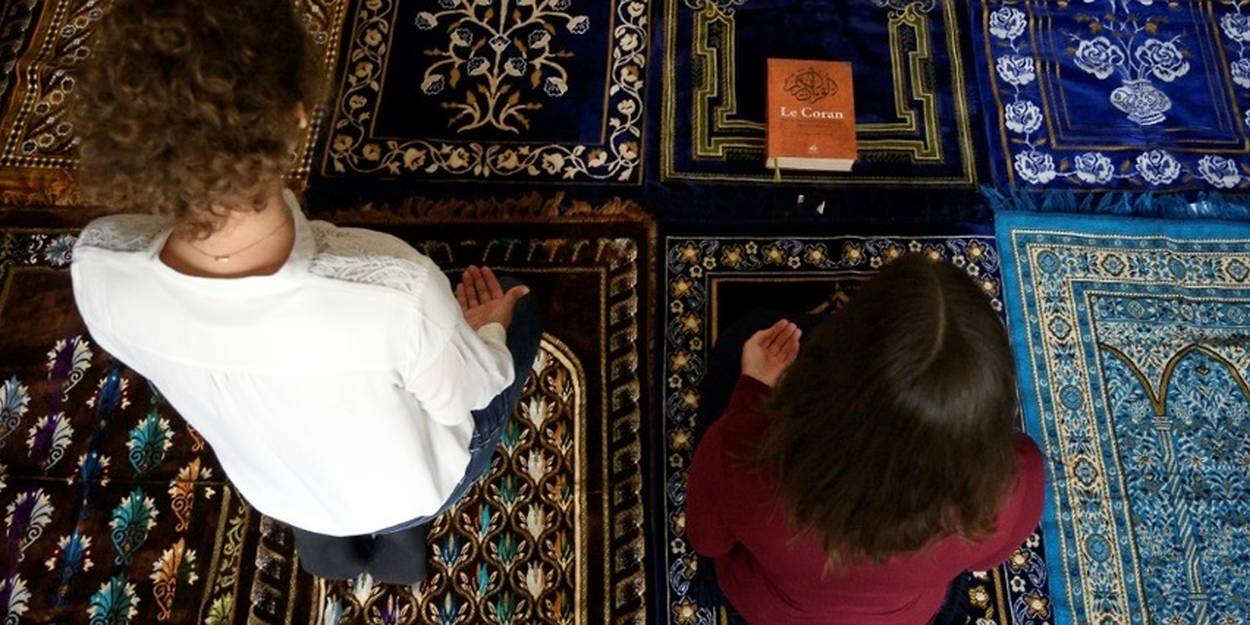 Deux femmes imames dirigent une prière, une cérémonie inédite en