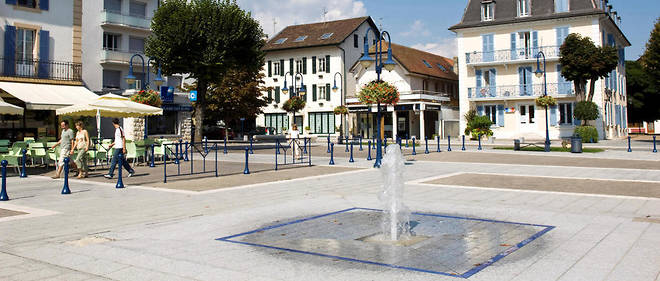 L'eau de Divonne-les-Bains ne sera pas mise en bouteille, a finalement annonce le maire de la ville, Vincent Scattolin.