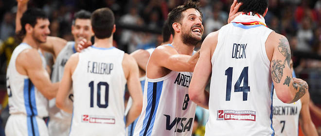 Les Argentins, vainqueurs, retrouveront les Espagnols dimanche en finale de la Coupe du monde de basket. 