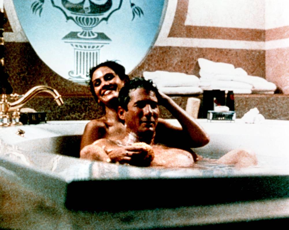 <p>Les deux tourteraux dans leur bain.</p> ©  Silver Screen Partners IV / Collection Christophel